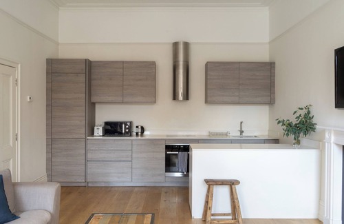 Kensington Apartment | LOVELY 2 BED EARL'S COURT APARTMENT