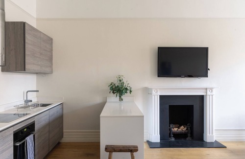 Kensington Apartment | LOVELY 2 BED EARL'S COURT APARTMENT