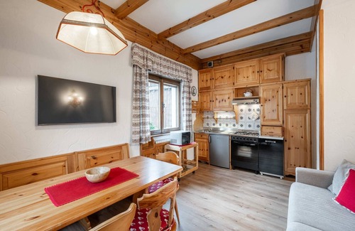 Cortina d'Ampezzo Historic Centre Apartment | Lovely 2 bedroom flat in Corso Italia with parking