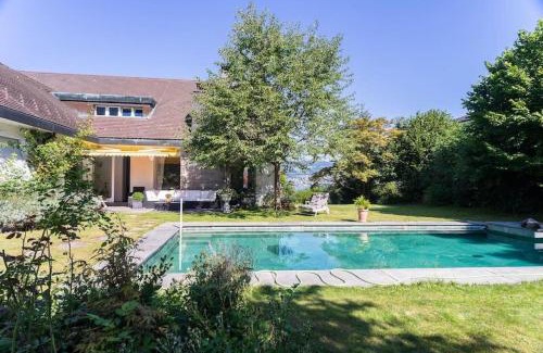 Horgen District House | Lovely 2-bed Suite, Swimmingpool, beach and Boat