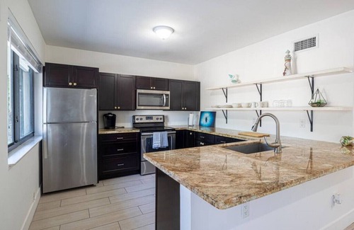 Bay Harbor Islands Apartment | Lovely 2 bed 1 bath apartment 2 min away of beach!
