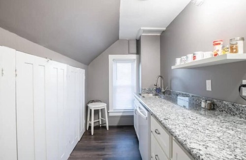 Metamora Apartment | Lovely 2 Bedroom 1 block From the Town Square