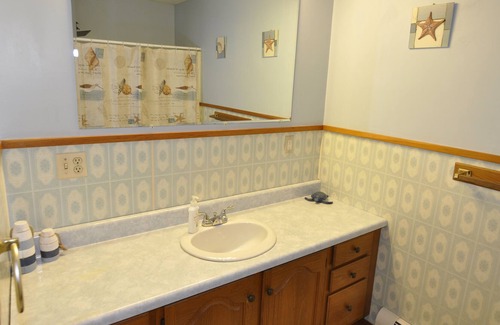 Holden Apartment | Lovely 2 bedroom apartment on Route 1A in Holden