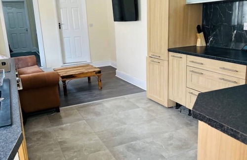 Hull Apartment | Lovely 2 Bedroom Apartment close to City Center