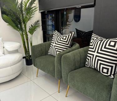 Douglasdale Apartment | Lovely 2 Bedroom Apartment Near Monte Casino