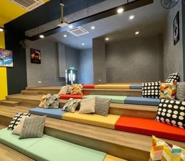 Petaling Jaya Apartment | Lovely 2-bedroom condo with big pool