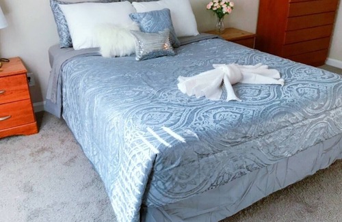 Green Valley Condo | Lovely 2 bedroom condo perfect for long term stays