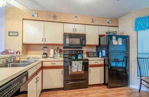 Windy Hill Apartment | Lovely 2-bedroom condo with pool