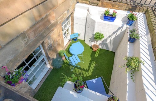 Glasgow Westend Apartment | Lovely 2 Bedroom Garden Flat in trendy West End.