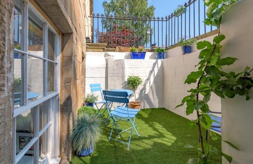Glasgow Westend Apartment | Lovely 2 Bedroom Garden Flat in trendy West End.