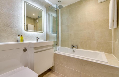 Glasgow Westend Apartment | Lovely 2 Bedroom Garden Flat in trendy West End.