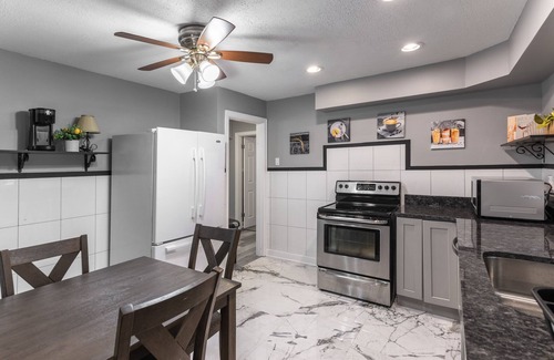 Covedale House | Lovely 2 bedroom home in a quiet safe neighborhood