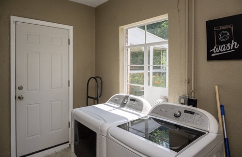 Covedale House | Lovely 2 bedroom home in a quiet safe neighborhood