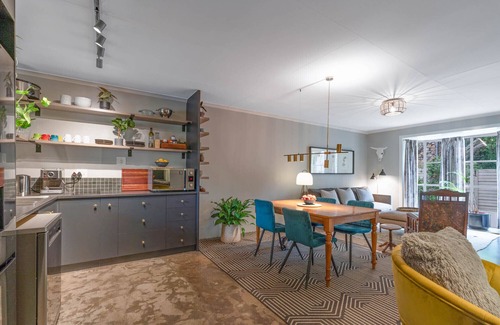 Greater Johannesburg Metropolitan Area Apartment | Lovely 2 bedroom in Melville