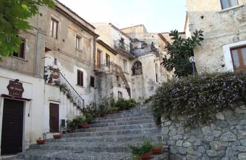 Scalea Apartment | Lovely 2-bedroom rental with patio in Scalea