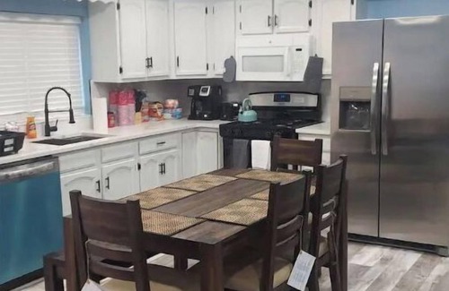 Airmont House | Lovely 2-bedroom rental with pool