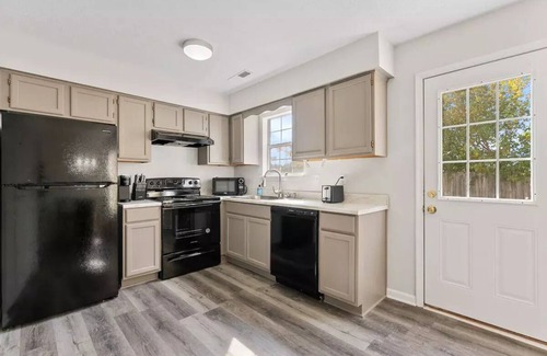 Bowling Green Condo | Lovely 2- Bedroom Condo located in the heart of BG