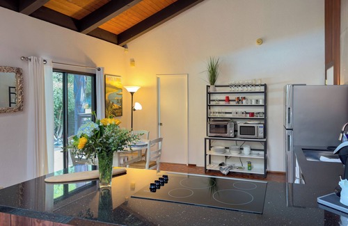 Santa Barbara House | Lovely 2 bedroom house in a beautiful Santa Barbara neighborhood.