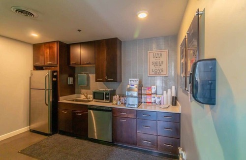 Grandview Heights Apartment | Lovely 2-Bedroom with a Pool