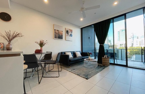 South Brisbane Apartment | Lovely 2 Beds Apt with City View at South Brisbane