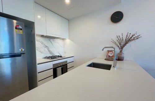 South Brisbane Apartment | Lovely 2 Beds Apt with City View at South Brisbane