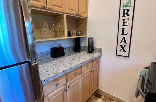 Poinsettia Heights Condo | Lovely 2 BR Condo w/Private yard - 7 Min from the Beach