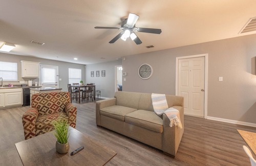 San Antonio House | Lovely 2BR/2BA gem close to Lackland AFB & Sea World