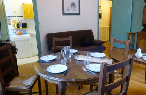 Bagneres-de-Luchon Apartment | Lovely 2BR Apartment for 7 with Wi-Fi and Parking in Luchon