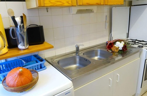 Bagneres-de-Luchon Apartment | Lovely 2BR Apartment for 7 with Wi-Fi and Parking in Luchon