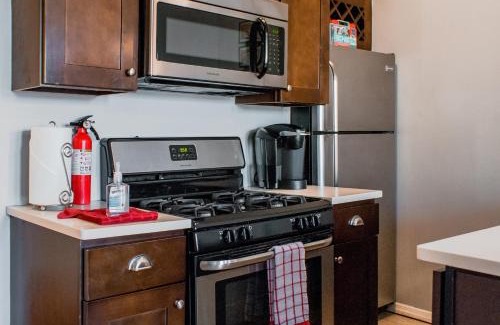 Mill River Apartment | Lovely 2BR apartment by Wooster Square- great neighborhood