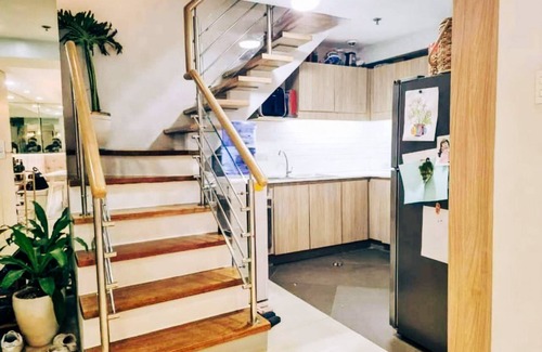 Bonifacio Global City Condo | Lovely 2BR Loft in BGC for 6 pax