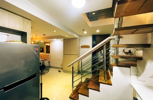 Bonifacio Global City Condo | Lovely 2BR Loft in BGC for 6 pax