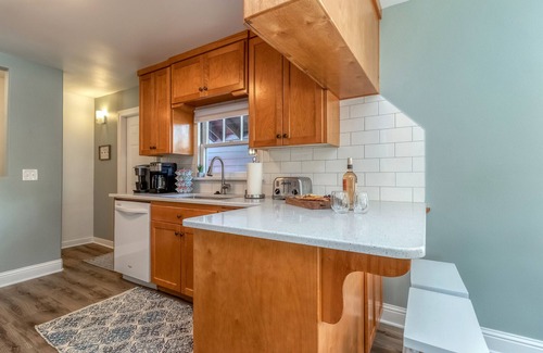 College Place House | Lovely 3 bed, 2 bath home with a view of the park