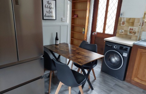 Kew House | Lovely 3 bed terraced family house with private parking & garden in Kew Garden