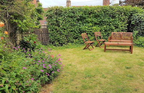 Thornton Dale Cottage | Lovely 3 Bedroom Cottage w/Garden, Thornton. Family&Bike Friendly. Parking Space