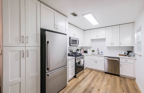 Kempwood House | Lovely 3 bedroom home near Downtown & Heights, Pet Friendly