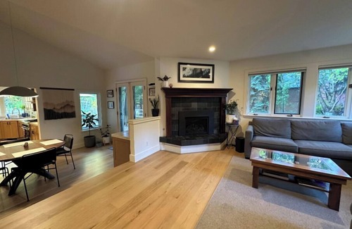 Sun Valley House | Lovely 3-bedroom house 3 miles south of Ketchum