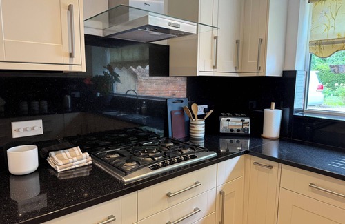 Datchet House | Lovely 3 Bedroom House in Peaceful Village Location