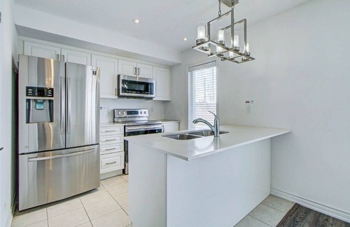 Innisfil House | Lovely 3-bedroom house in Barrie with WiFi and AC