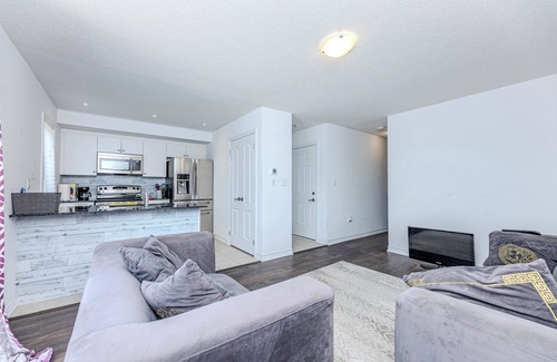 Innisfil House | Lovely 3-bedroom house in Barrie with WiFi and AC