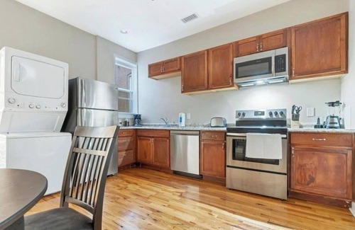 Soulard House | Lovely 3-bedroom townhome with AC in St. Louis. Travel nurse/long term stay
