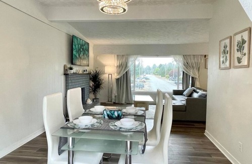Mission House | Lovely 3-bedroom upper rental unit