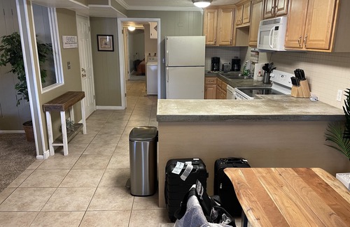 Murray House | Lovely 3 bedroom ski rental/basement apartment