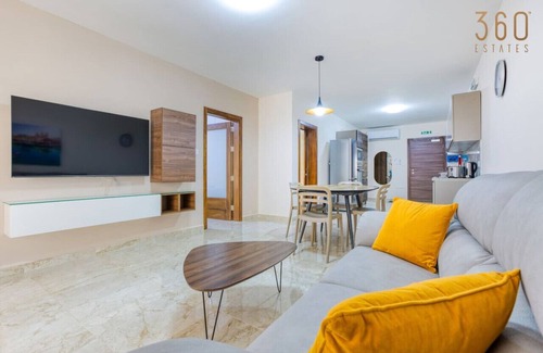 Il-Balluta Apartment | Lovely 3BR with private terrace in Sliema