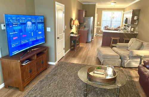 Hoover House | Lovely 4 Bed 3 Bath Town Home Conveniently to RTJ Golf, Hoover Met & college’s