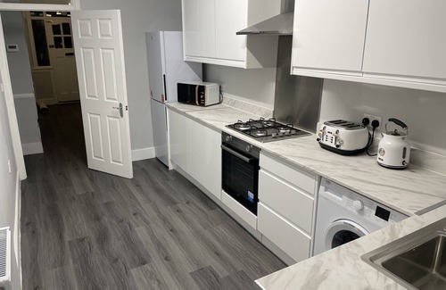 Addiscombe House | Lovely 4 Bedroom House in Croydon