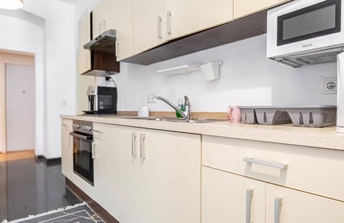 Brigittenau Apartment | Lovely 4BR Apt. Garden by Lorenz Böhler & Danube
