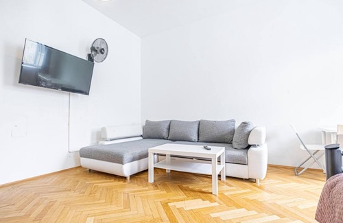 Brigittenau Apartment | Lovely 4BR Apt. Garden by Lorenz Böhler & Danube