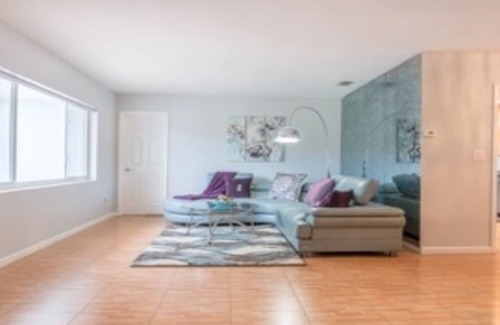 Boulevard Heights Villa | Lovely 4br Newly redone pool home
