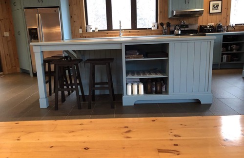 Bolton-Est Ski Chalet | Lovely 5 Bdr chalet, private lake in Bolton Est